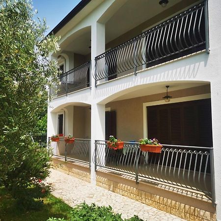 Garden Apartment Maria Vrsar Exterior foto