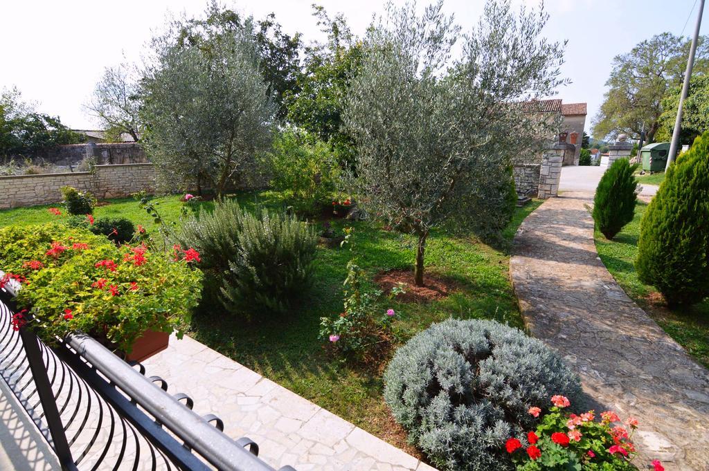 Garden Apartment Maria Vrsar Exterior foto